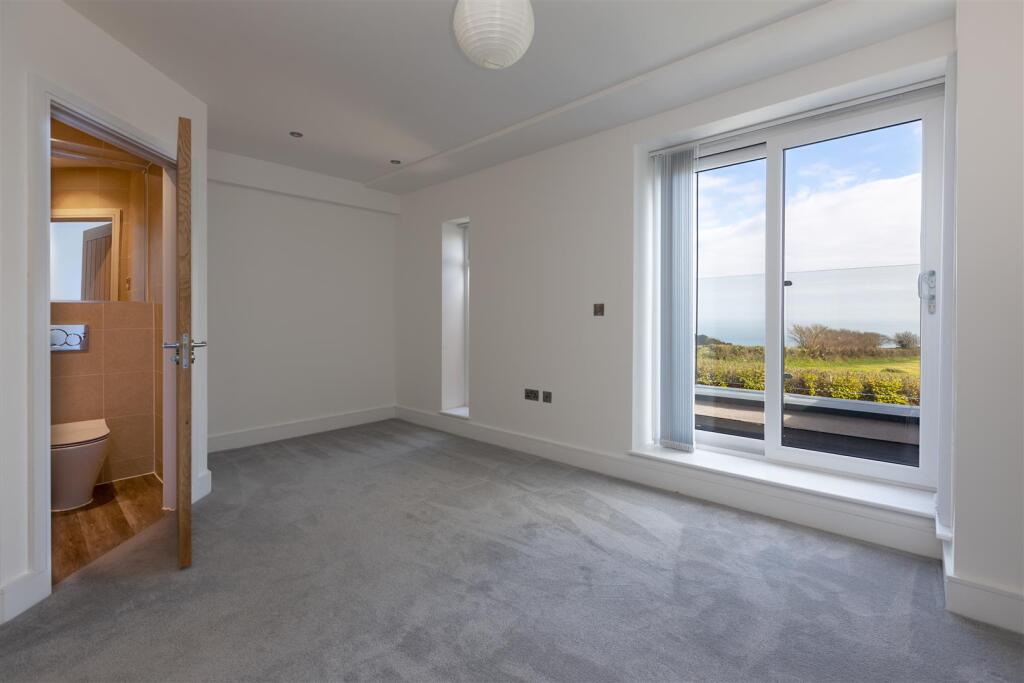 8 Redcroft Heights-10.jpg