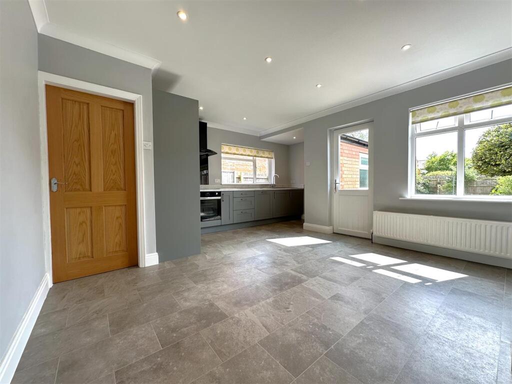 Open-Plan Dining Kitchen 363