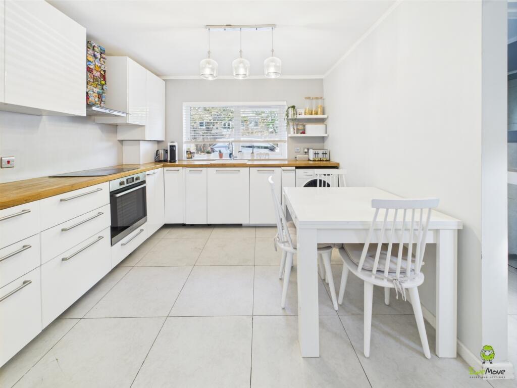 CAM03779G0-PR0227-STILL002