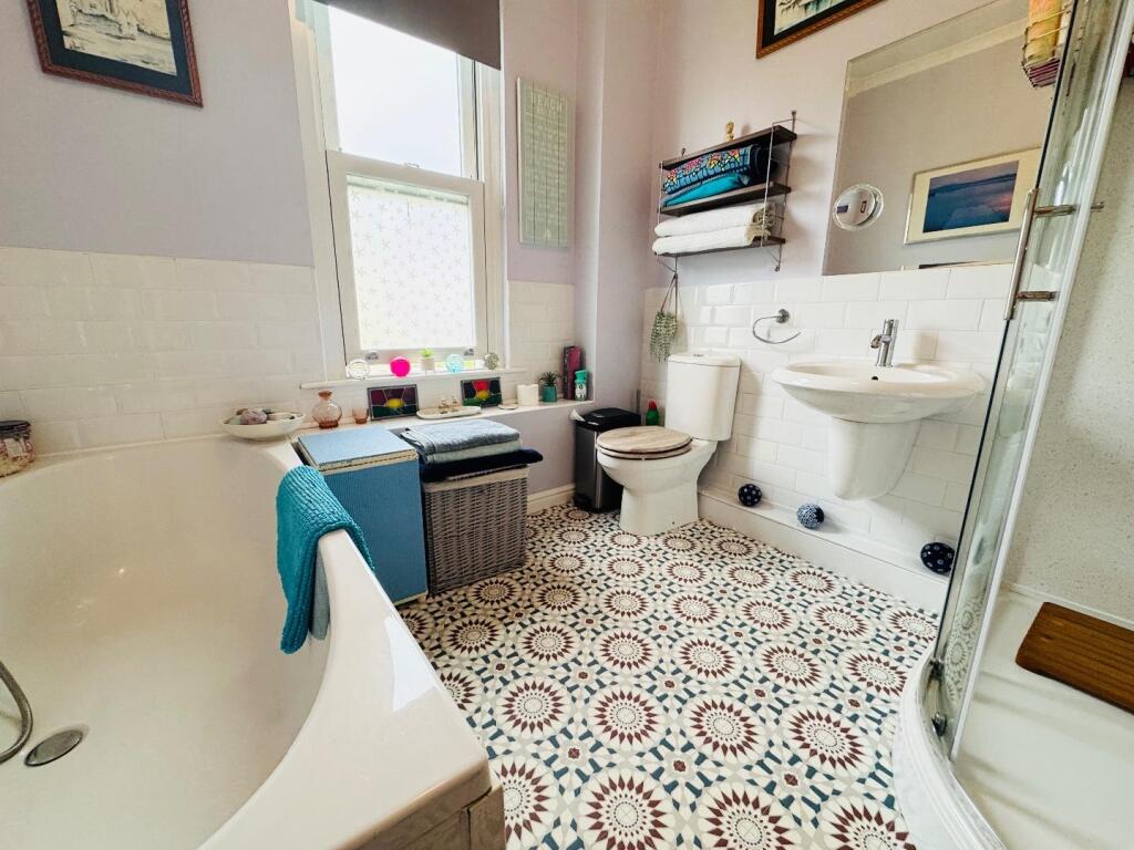 FAMILY BATHROOM