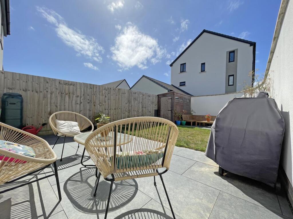 Haycroft Mews 21 - Patio.jpg