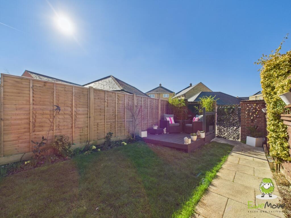 CAM03778G0-PR0174-STILL009