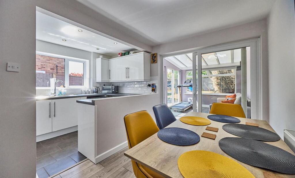 FITTED DINING KITCHEN TO REAR