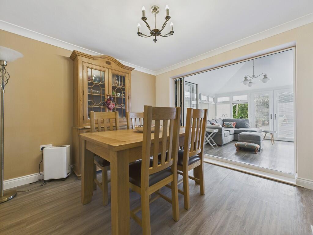 CAM04273G0-PR0172...