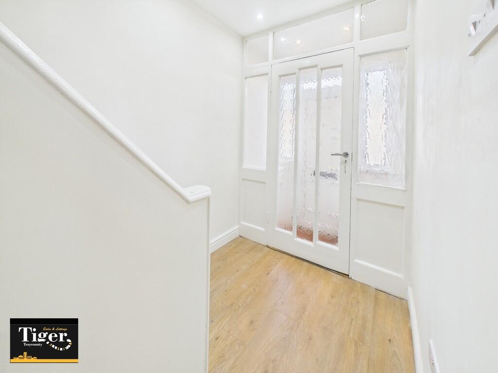 CAM02176G0-PR0506...