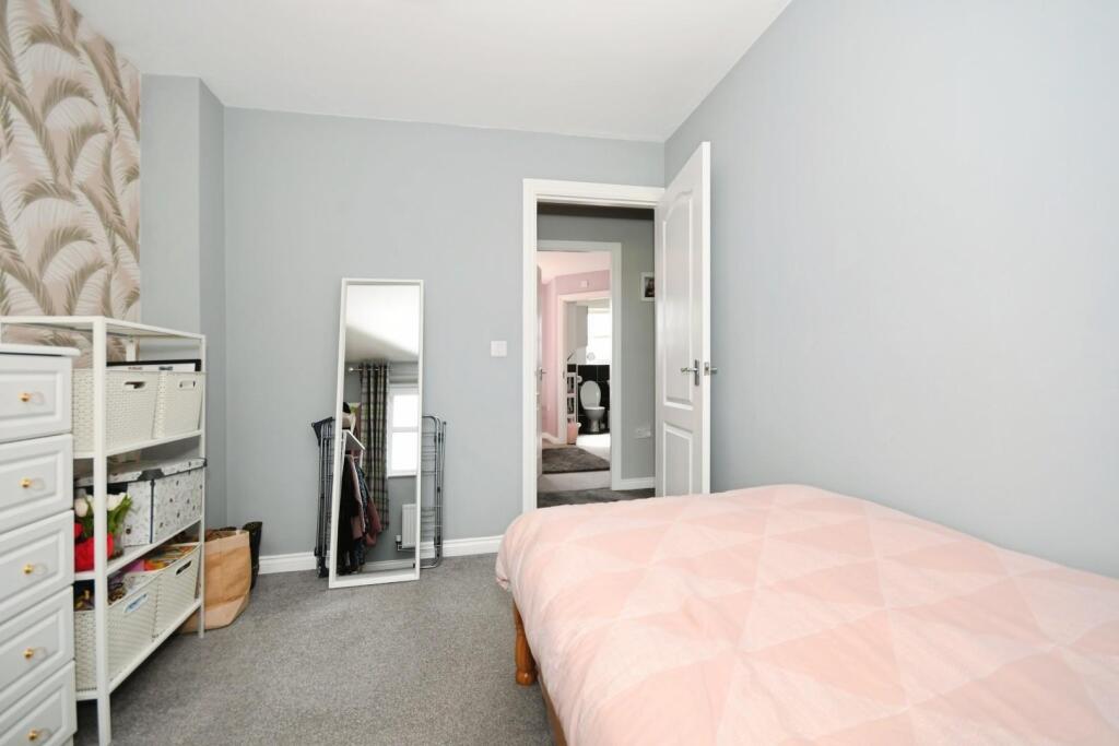 BEDROOM 2 02.jpg