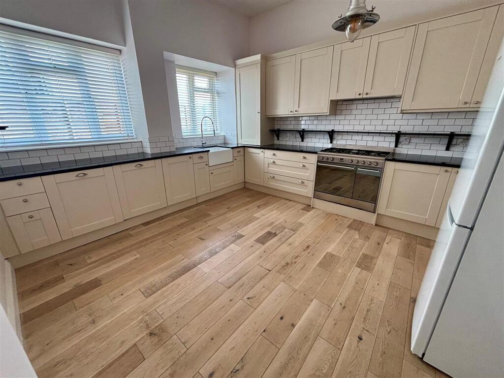 Kitchen pic 1.jpg