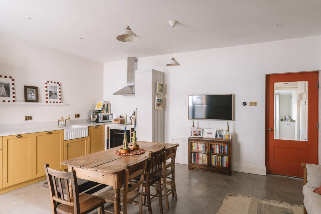 304375 - 77LadbrokeRoad_HighRes-9.jpg