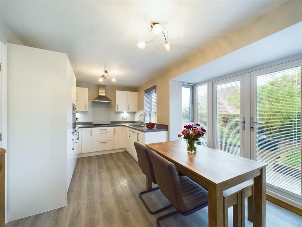 KITCHEN/ DINER