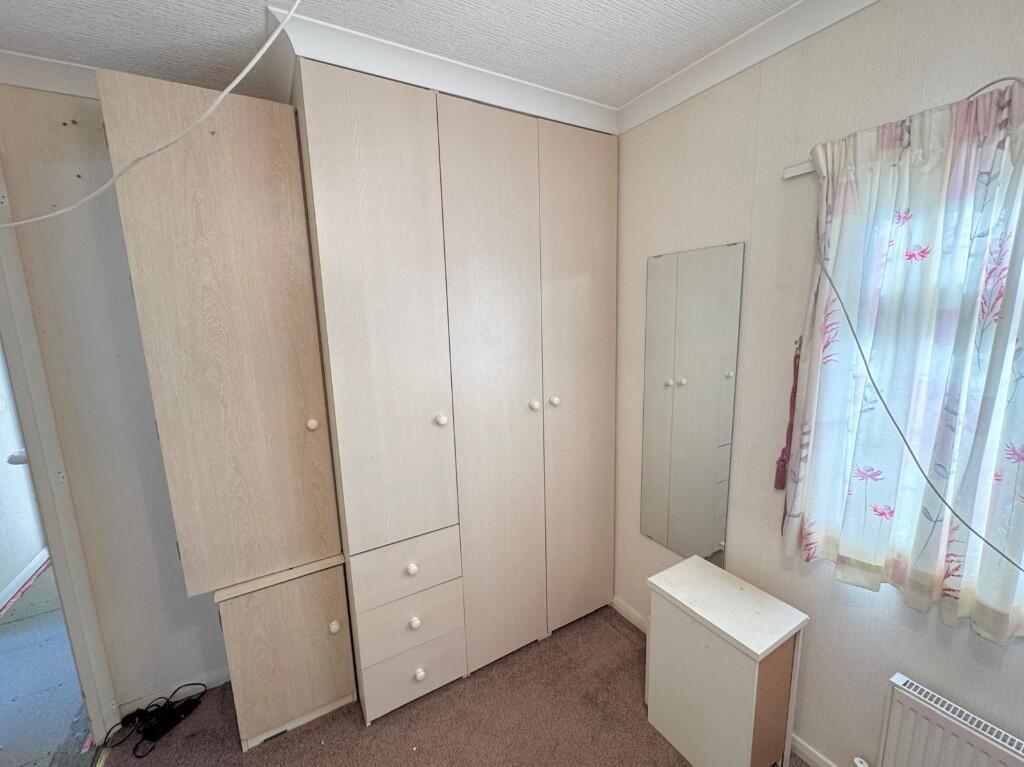 Bed 1 wardrobes