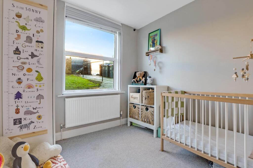 08-790bJHPropWpen - Flat 4 Malcolm Close - 25.jpg