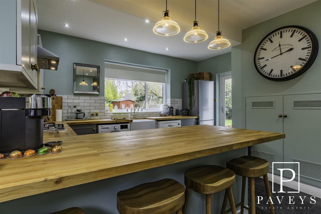 KITCHEN BREAKFAST ROOM