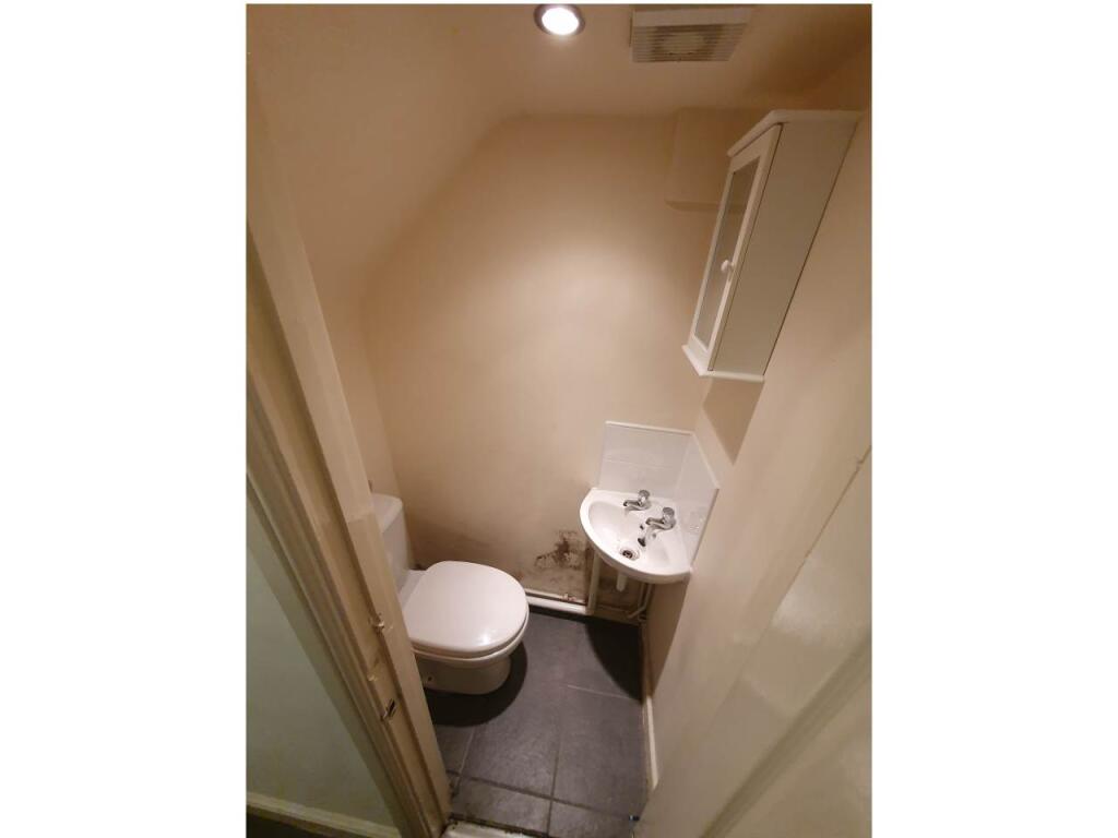 Ground Floor Toilet 