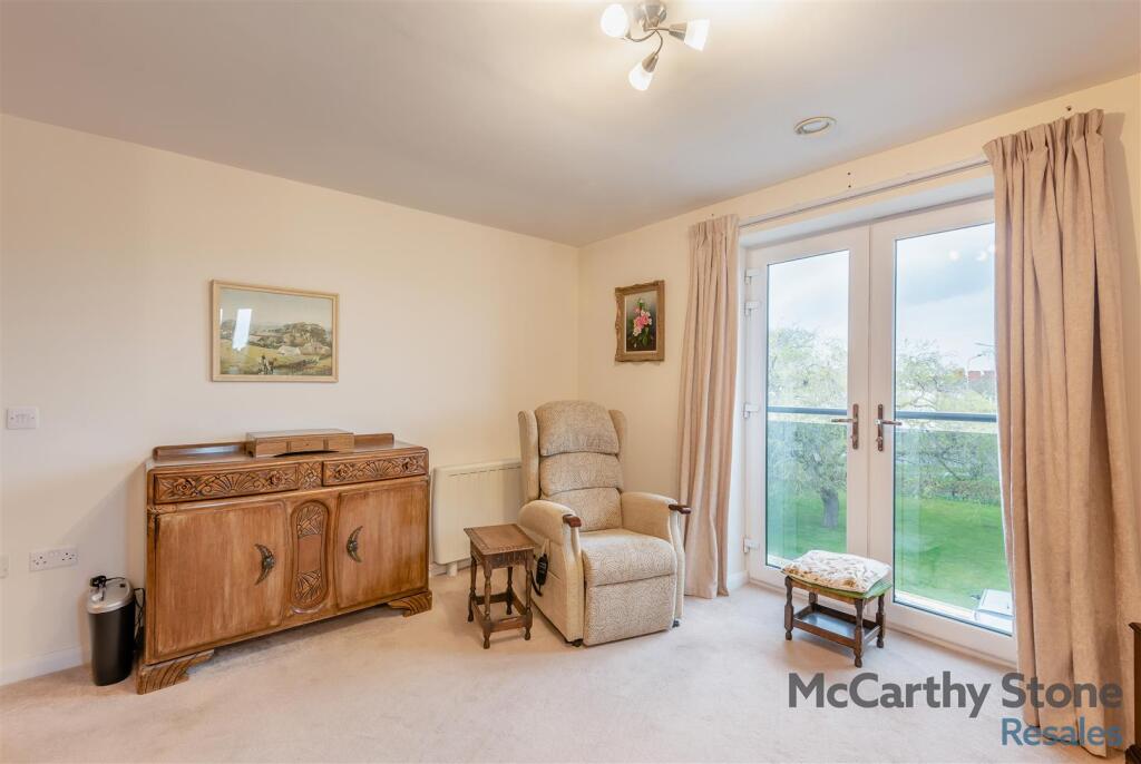 8640849-interior06.jpg