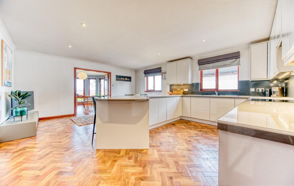 Kitchen / Diner / Family