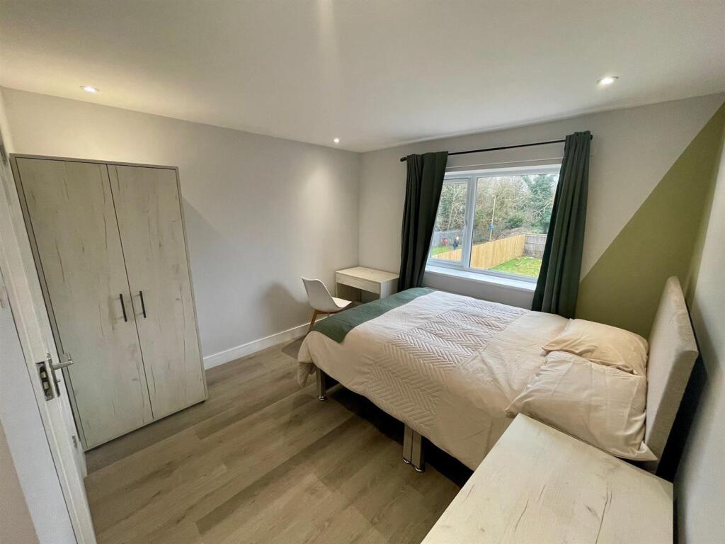 53 Buckingham Road, Bicester Room 6A.jpg