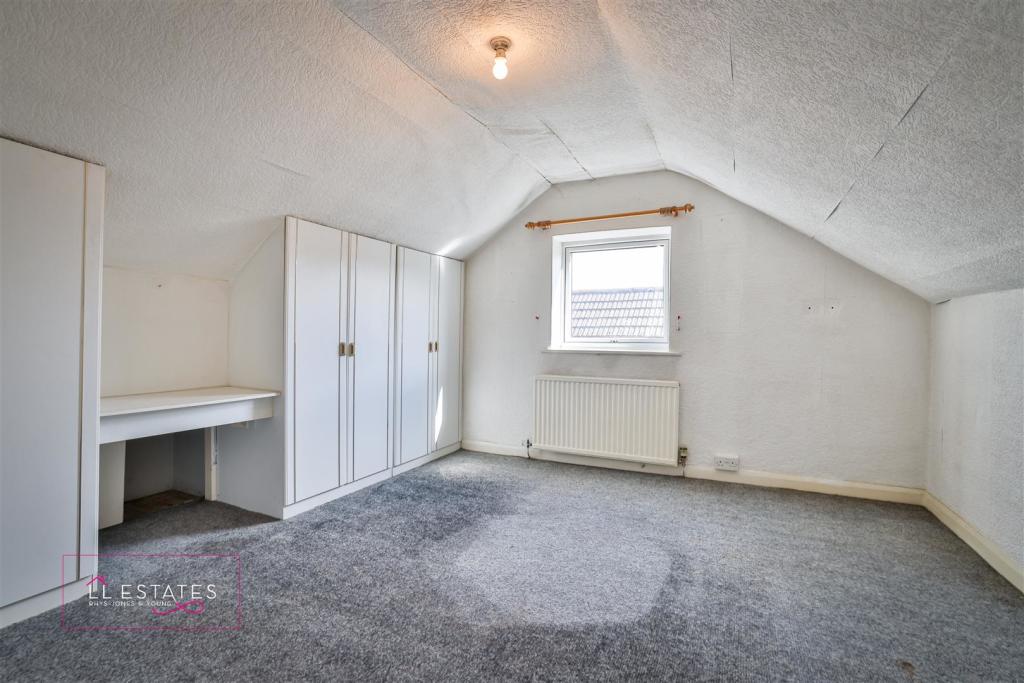 Loft Room 1.jpg
