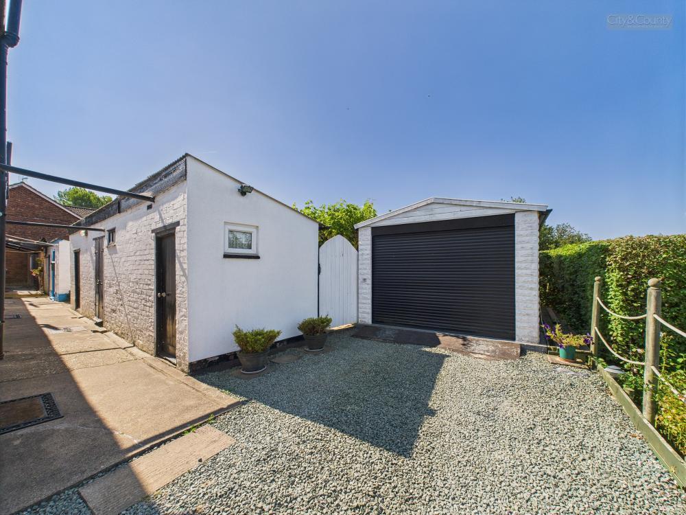 Garage/Outbuildings