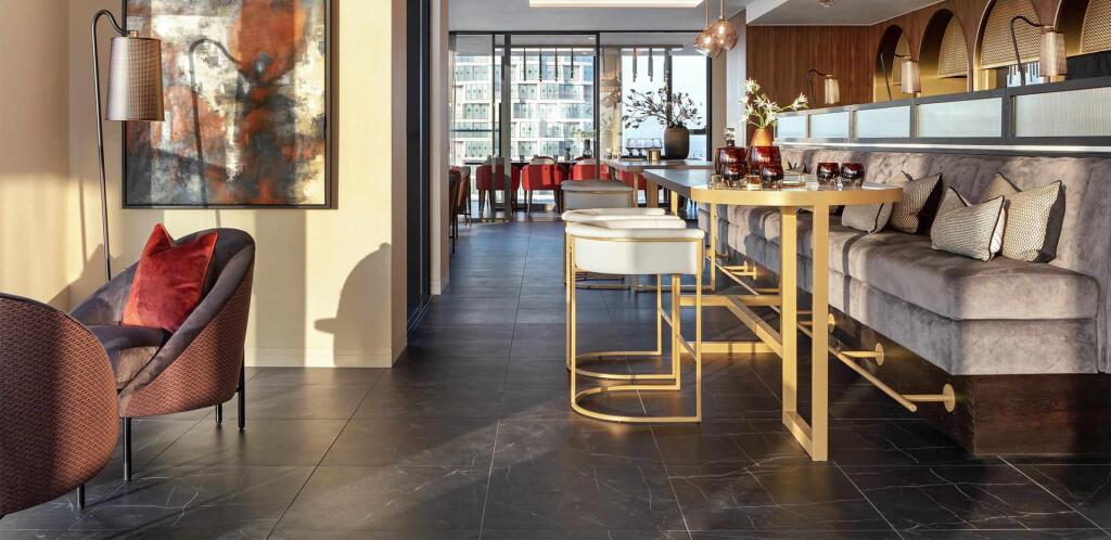 RESIDENTS BAR (FLOOR 56)