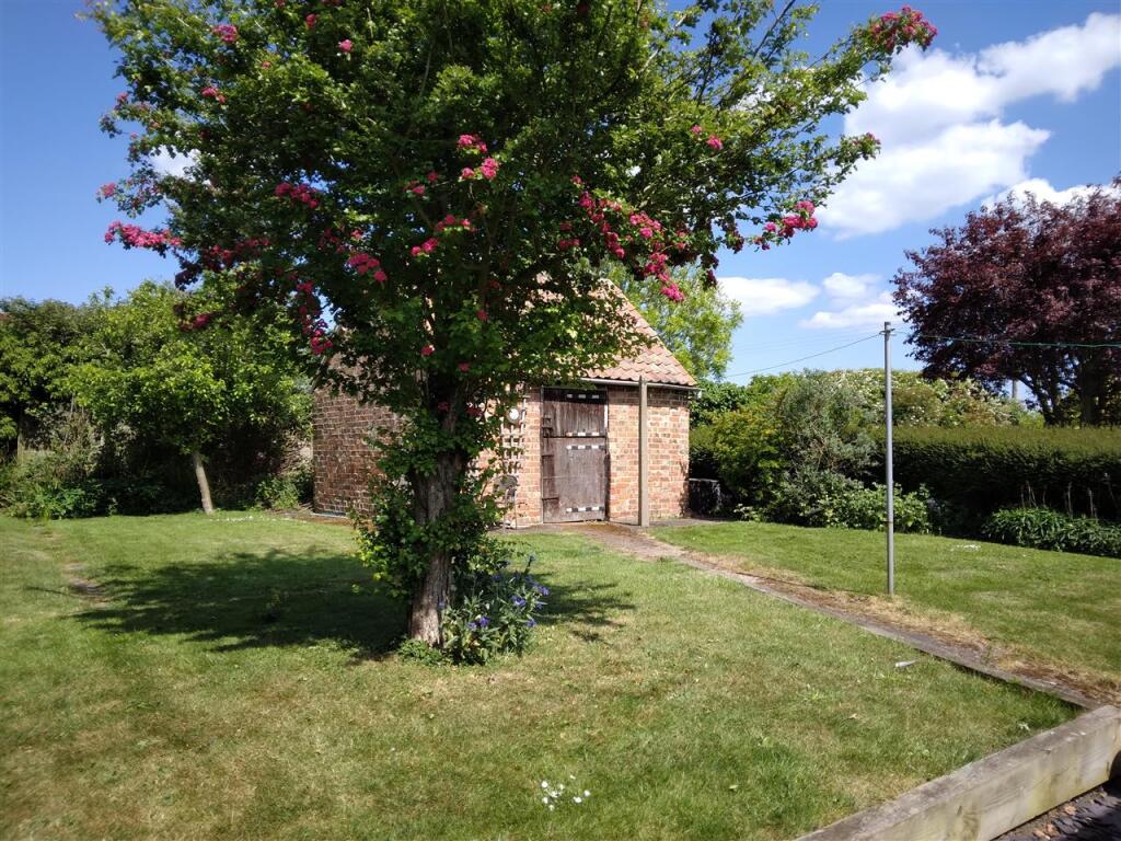 REAR GARDEN -