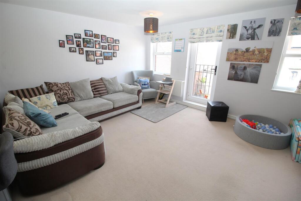 lounge .JPG