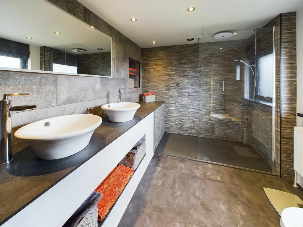 En-suite to Bedroom One
