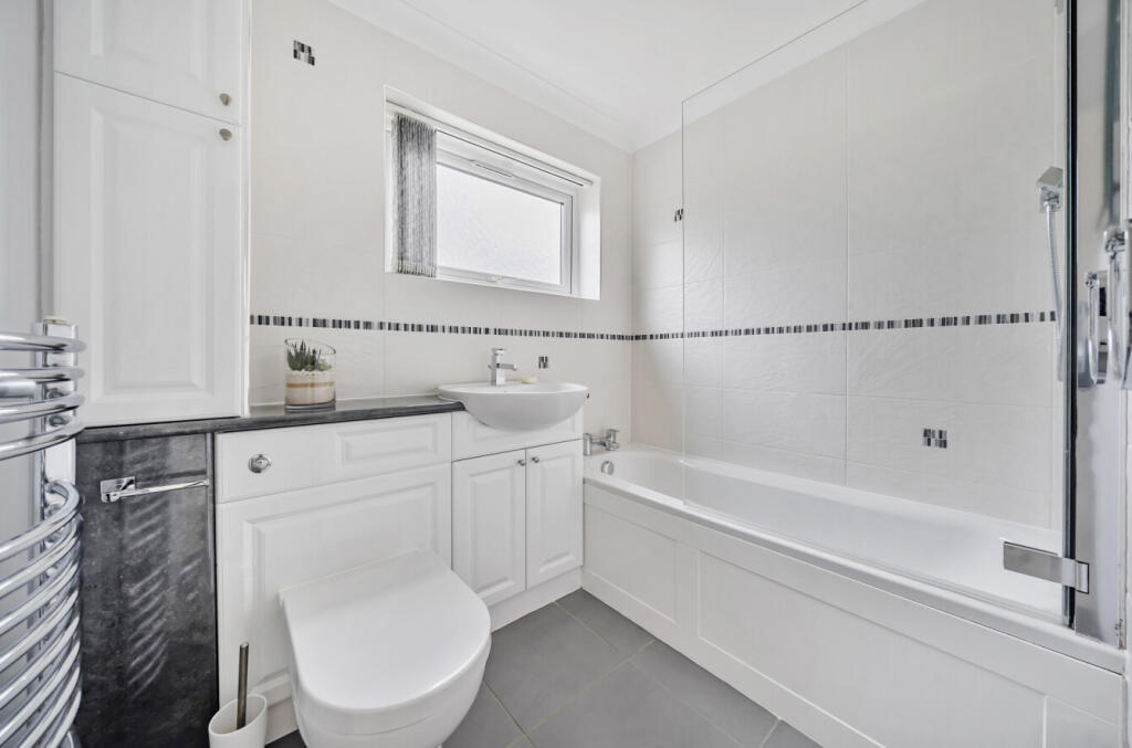 1356373-3-68ce7e7...