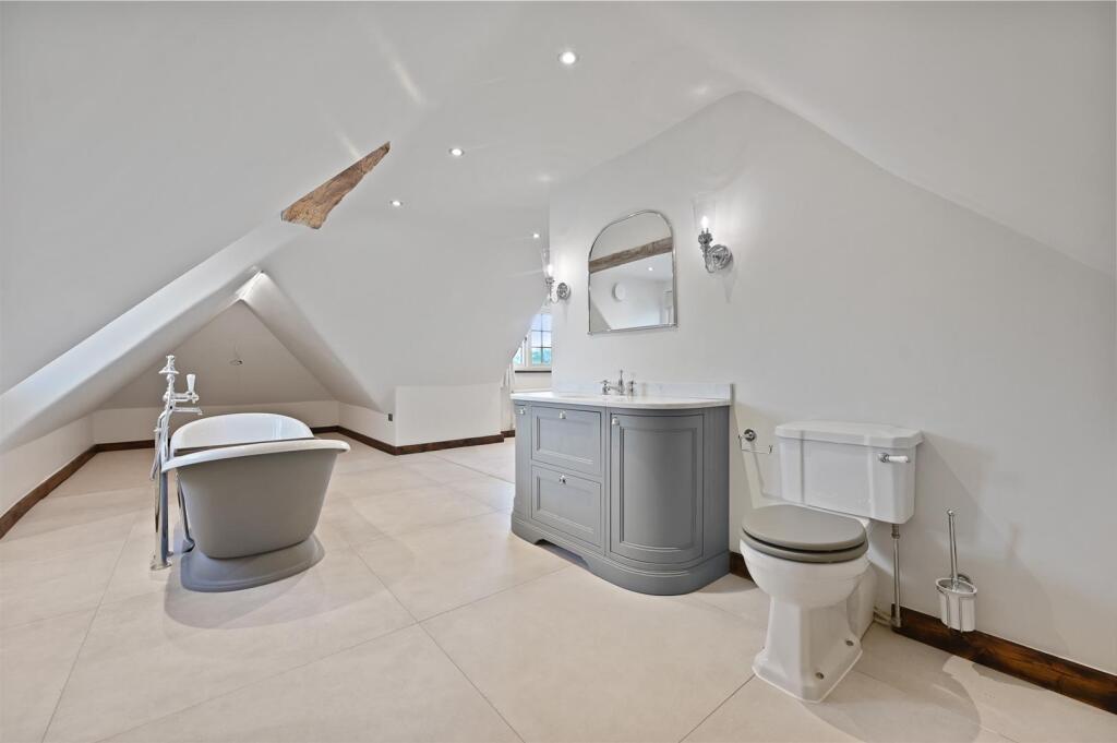 Ensuite 2.jpg
