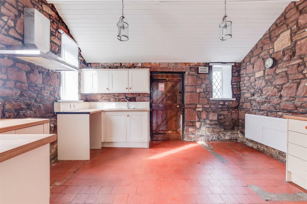 Constables Ivy Cottage, Brimstage Lane-2-2.jpg