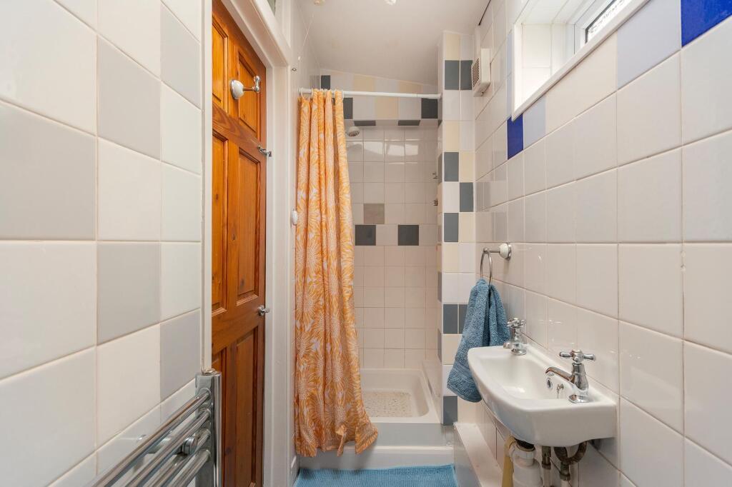 0W1SSE - Shower Room B.jpg