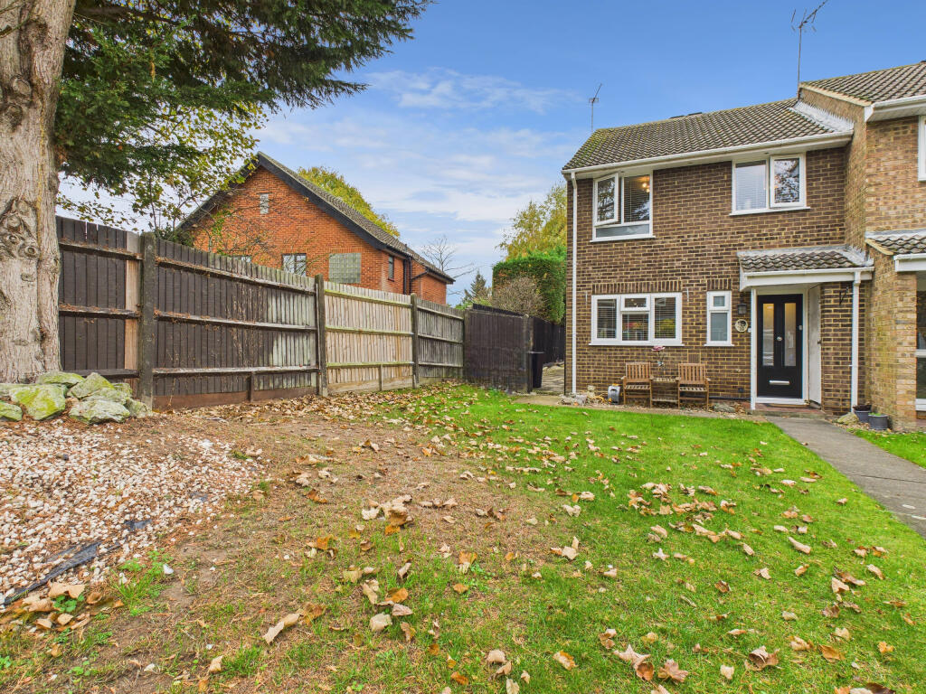 CAM01984G0-PR0527-STILL008