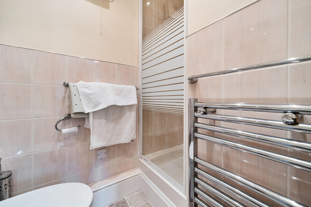 En-suite Shower R...