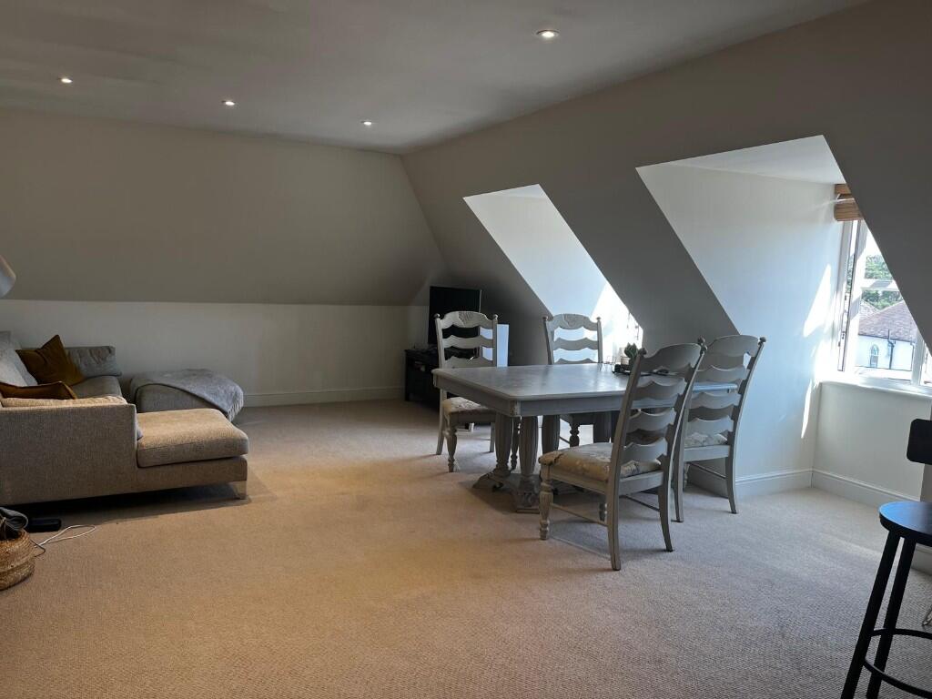 Lounge/Dinning