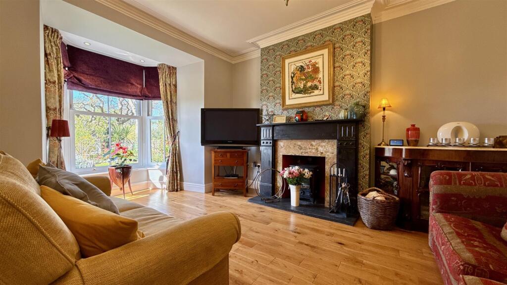 SITTING ROOM