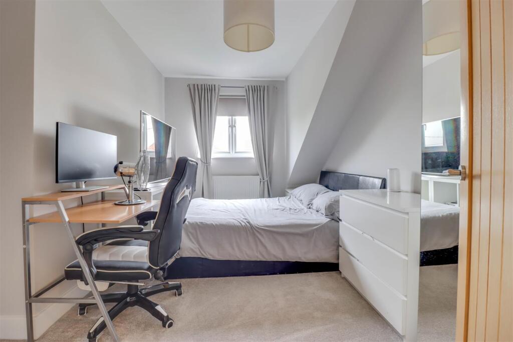 133 LONDON ROAD INSIDE-7.jpg