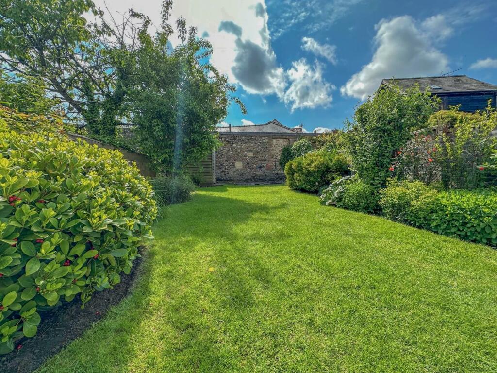 4 Orchard Street [Garden] 02.jpg