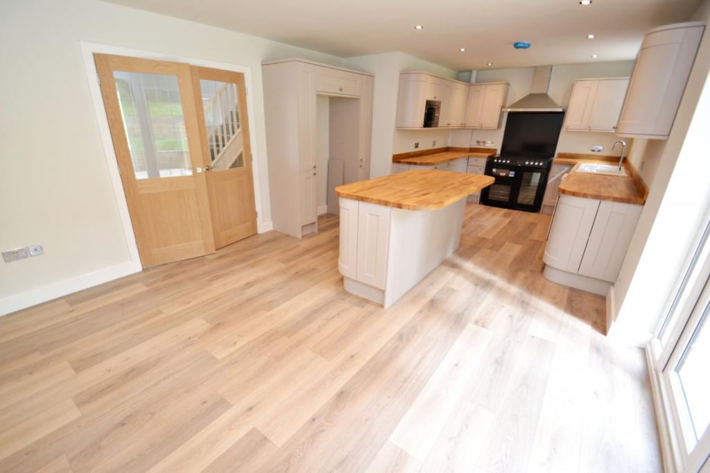 Kitchen/ Dining Room