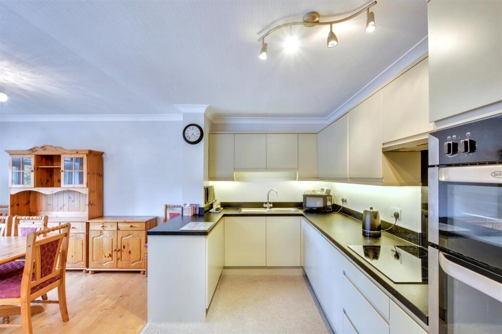 Kitchen_6.jpeg