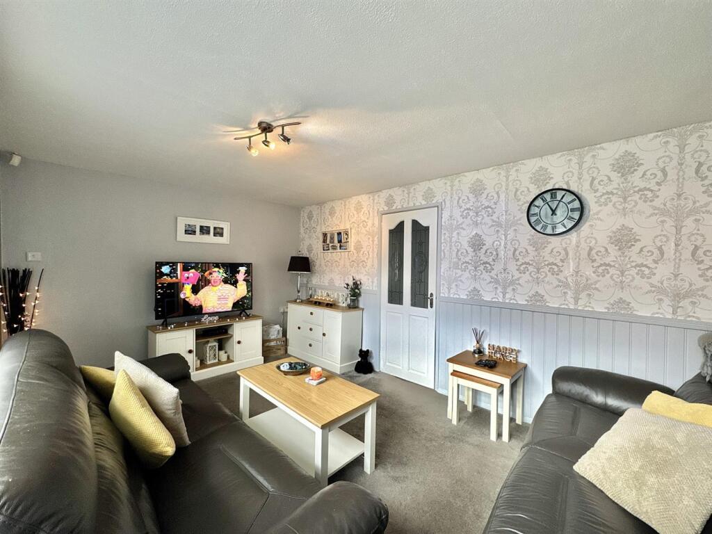 48 Skip lounge 2.jpg