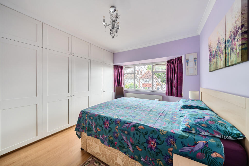 1348903-12-68b975...