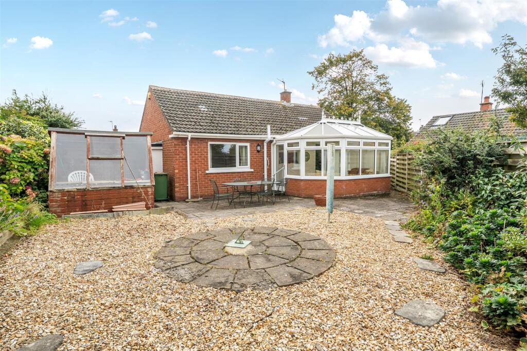 REAR / SIDE GARDEN