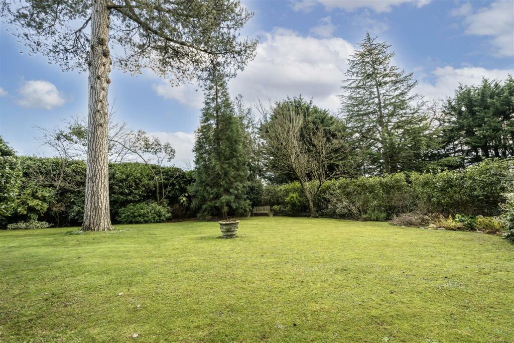 Davidson Frost-Wellings, DFW, Wellington House, Ay