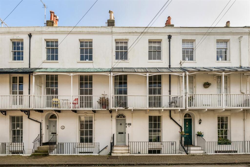 Warwick Front shot.jpg