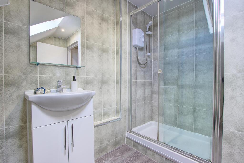 Bathroom 3.jpg