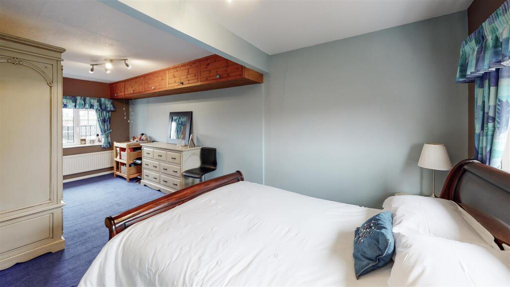 Highfield-House-Little-Ditton-Bedroom(2).jpg