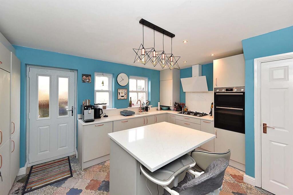 RECENTLY REFITTED DINING KITCHEN