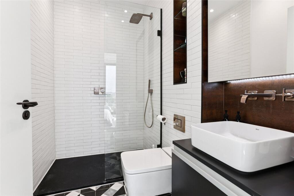 En-Suite Shower