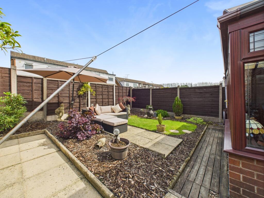 CAM03729G0-PR0073-STILL035