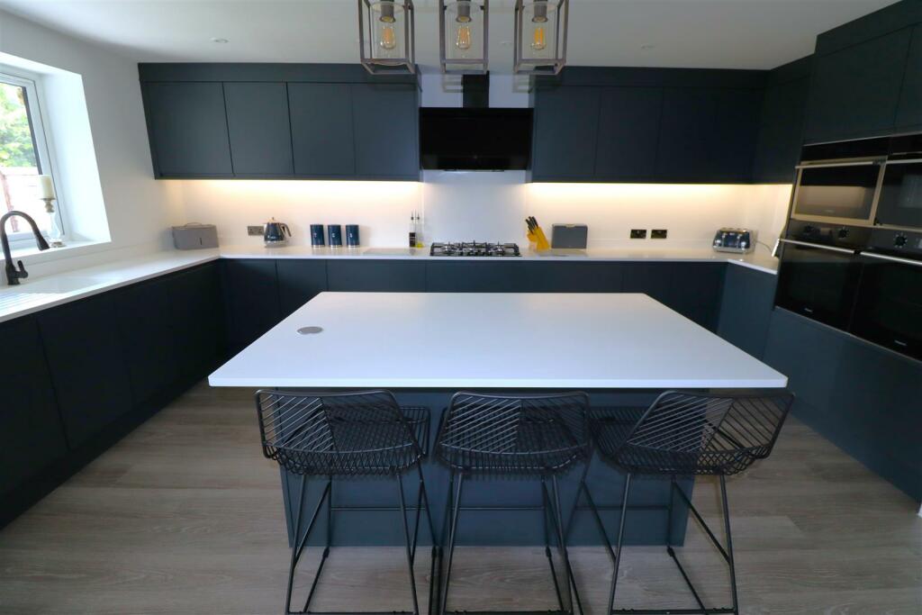 Kitchen Familyroom (5).JPG