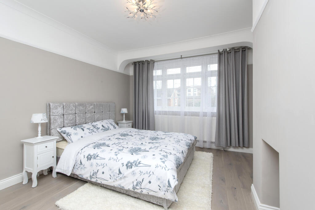 21 Chaseside Avenue-